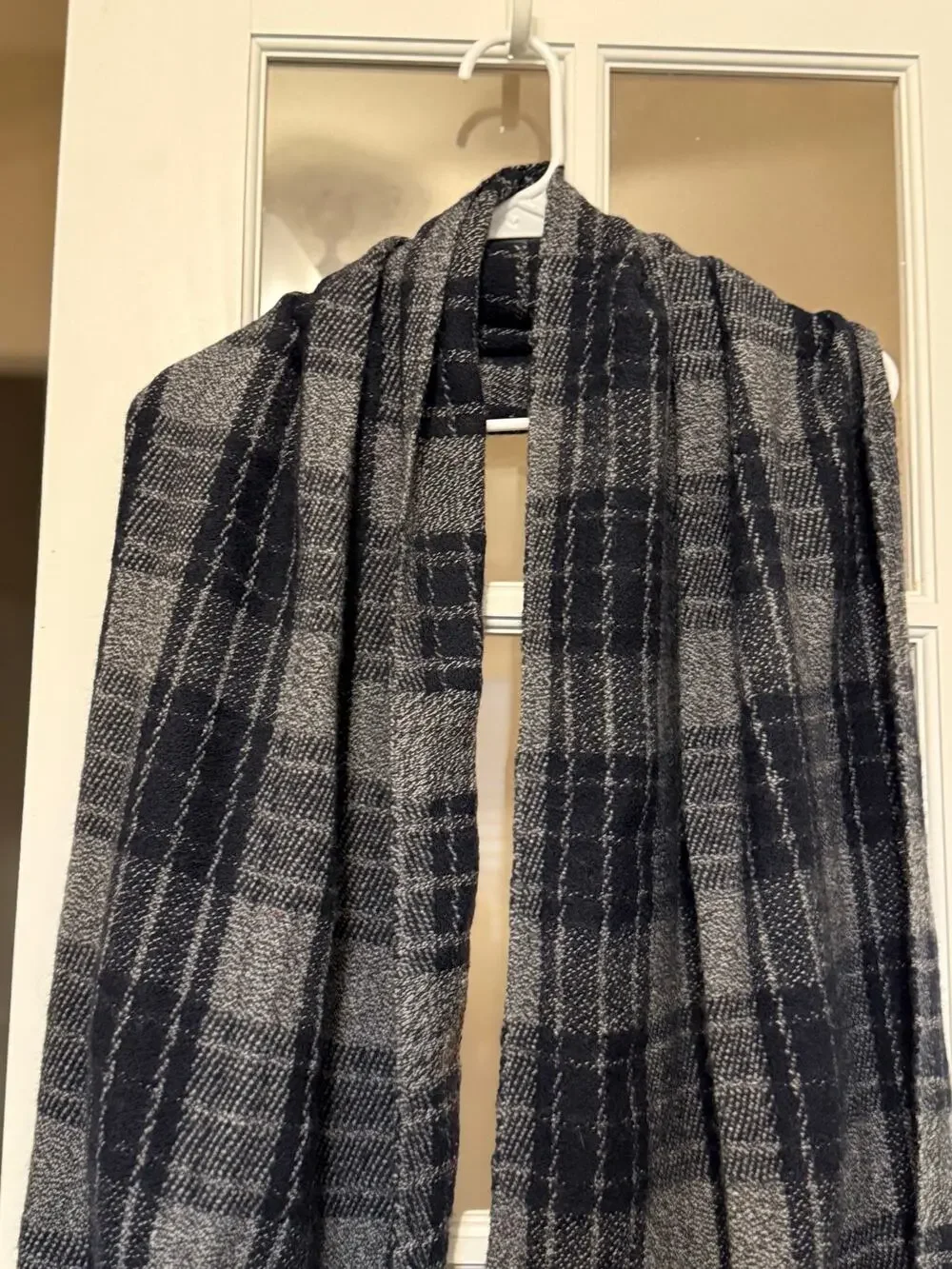 Banana Republic Black Gray Plaid Wool Blend Fringe Scarf Soft Winter Wrap Unisex